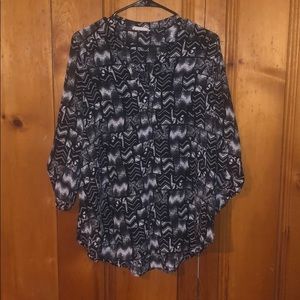 3/4 sleeve black and white blouse